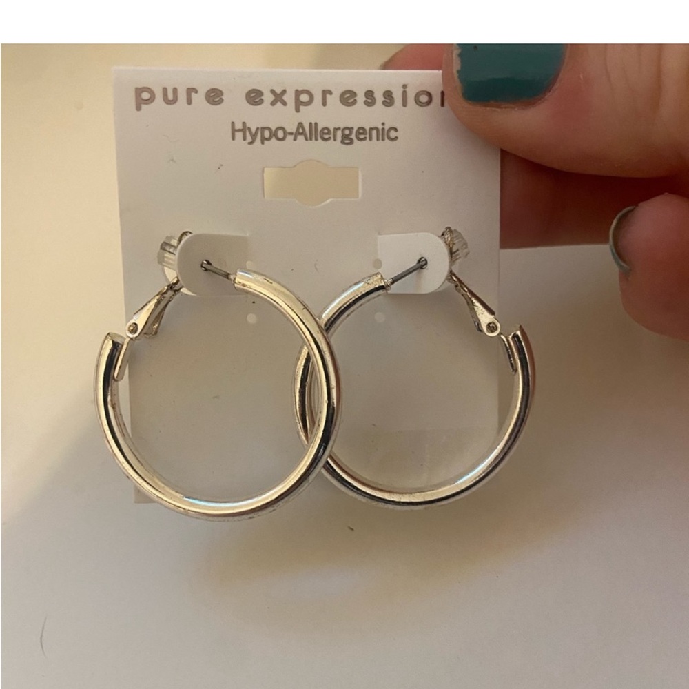 Silver‎ hoop earrings